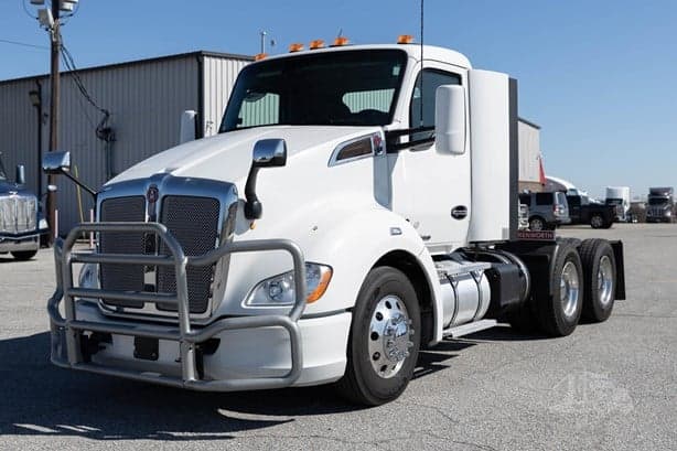 2021 Kenworth T680 image 1