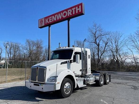 2021 Kenworth T880 image 1