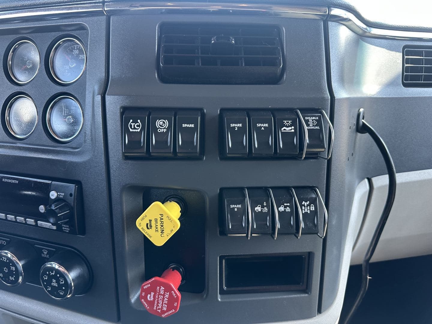 2023 Peterbilt 579 image 11