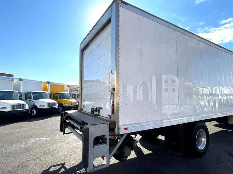 2016 Hino 268 image 7