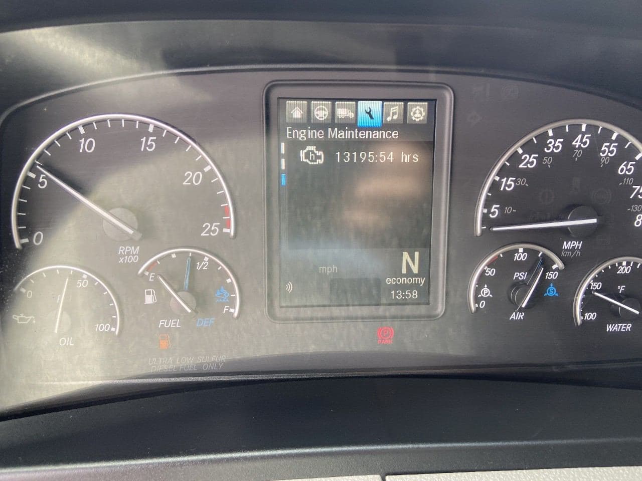 2020 Freightliner Cascadia image 12