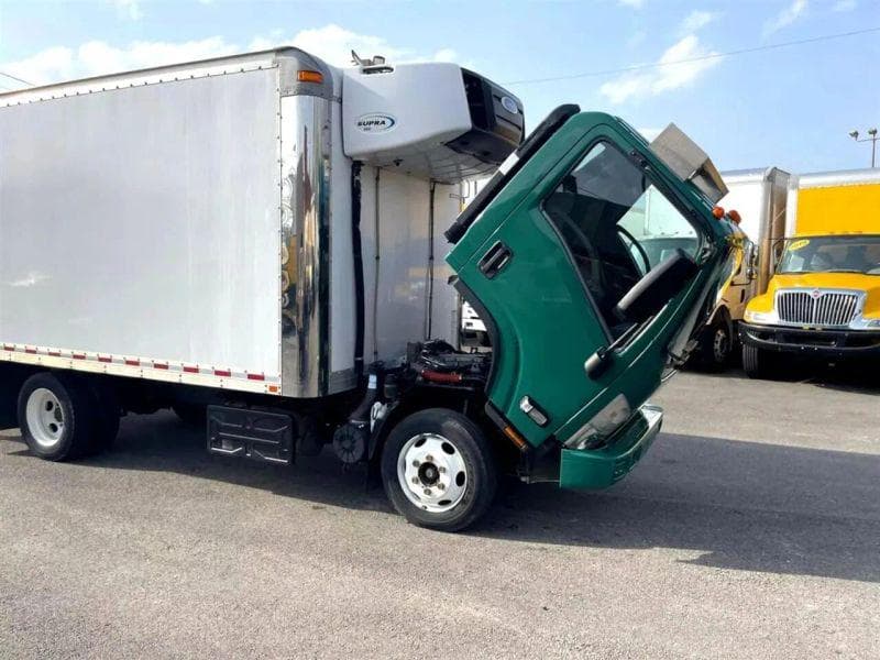 2019 Isuzu NPR image 5