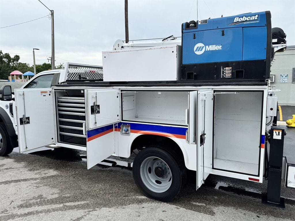 2017 Ford F550 image 23