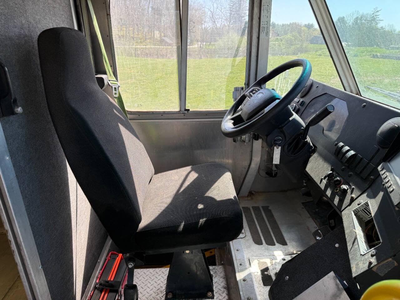 2020 Ford Stripped Chassis image 15