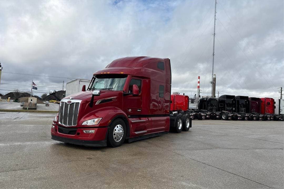 2024 Peterbilt 579 image 1
