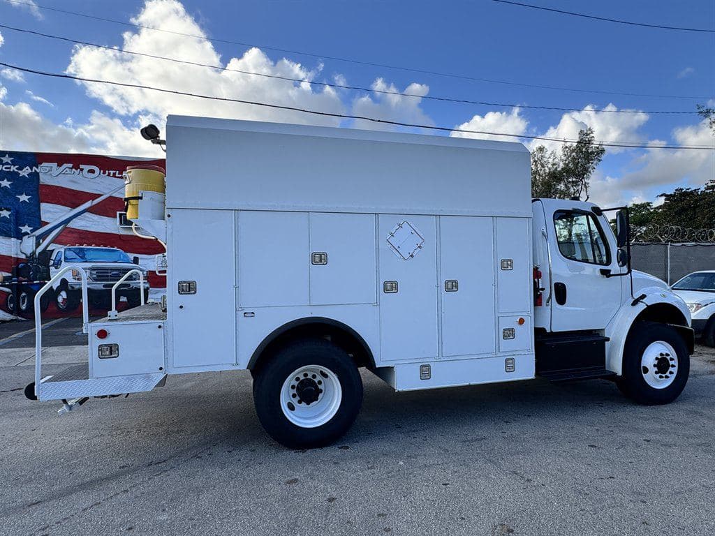 2014 Freightliner M2 106 image 13