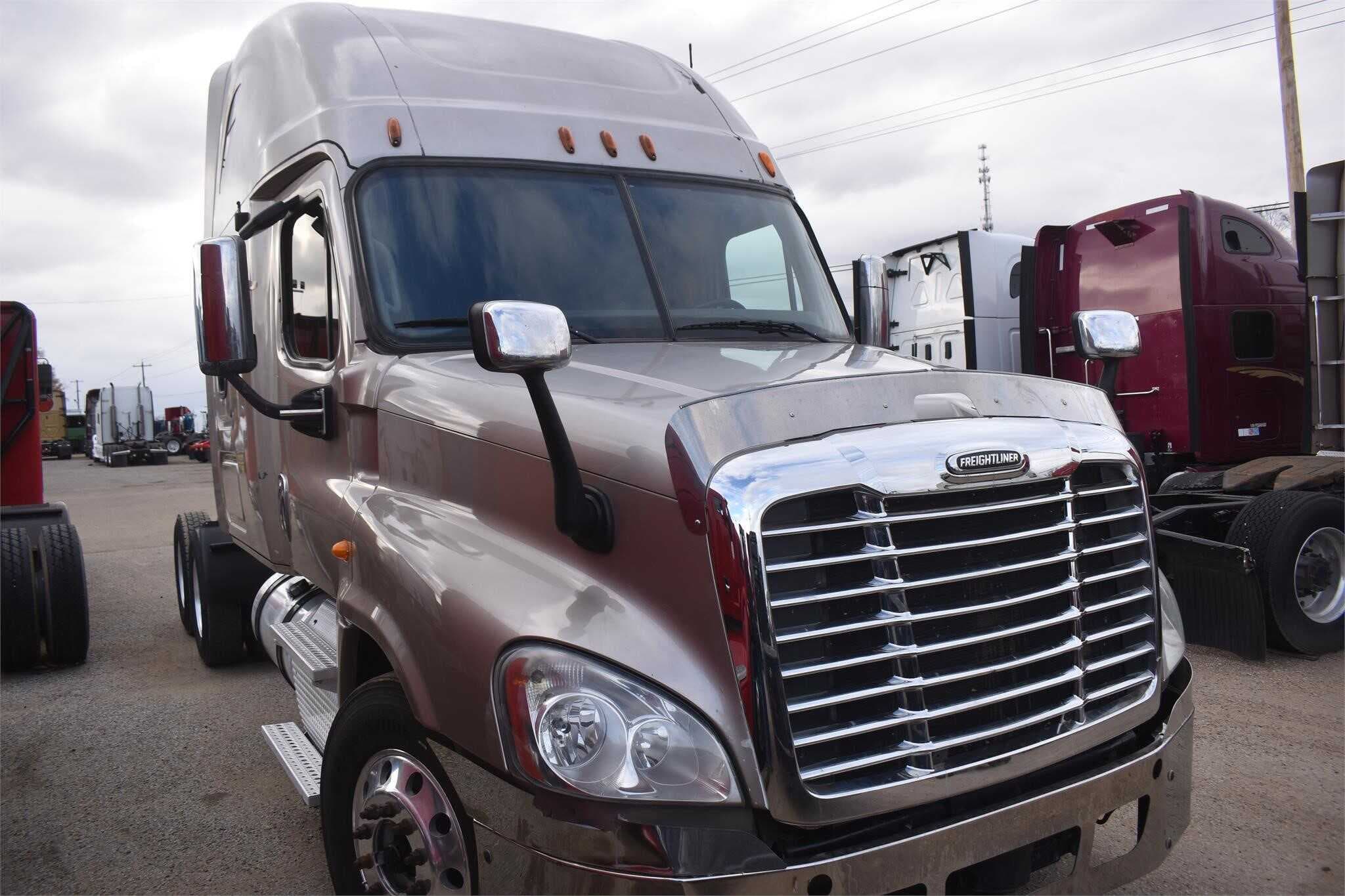 2013 Freightliner Cascadia 125 image 4