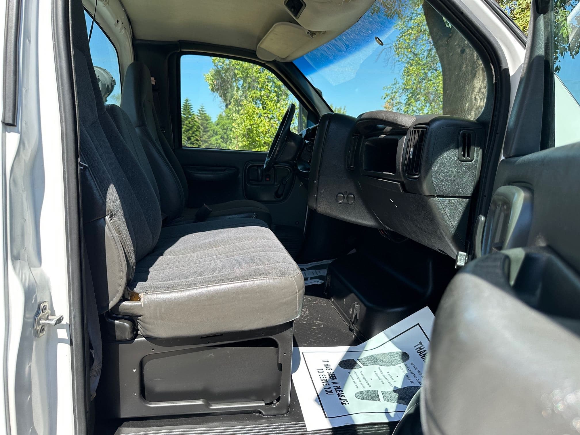 2007 GMC C7 image 34