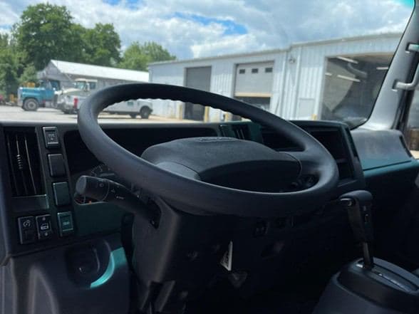 2024 Isuzu NRR image 14