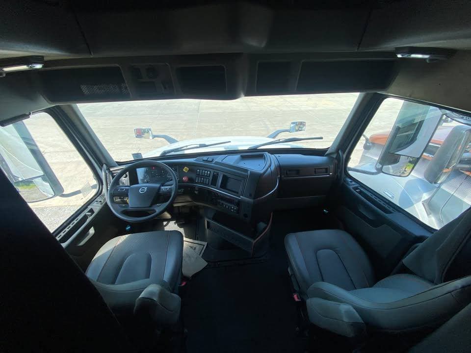 2024 Volvo VNL image 12