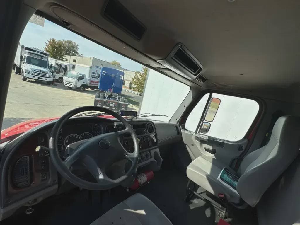 2018 Freightliner M2 image 11