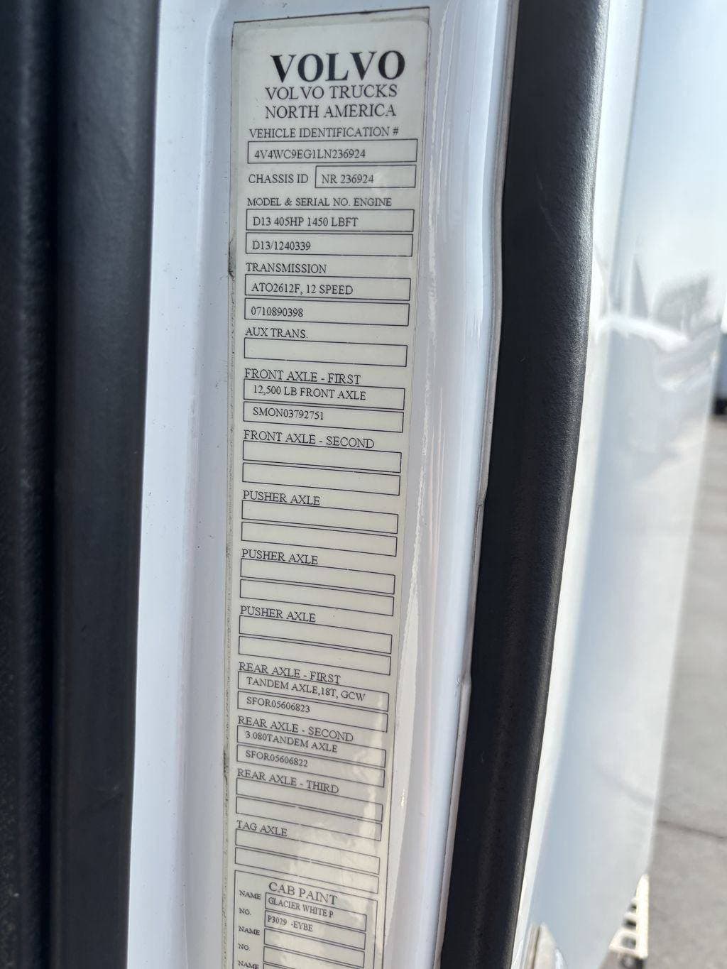 2020 Volvo VNR image 9