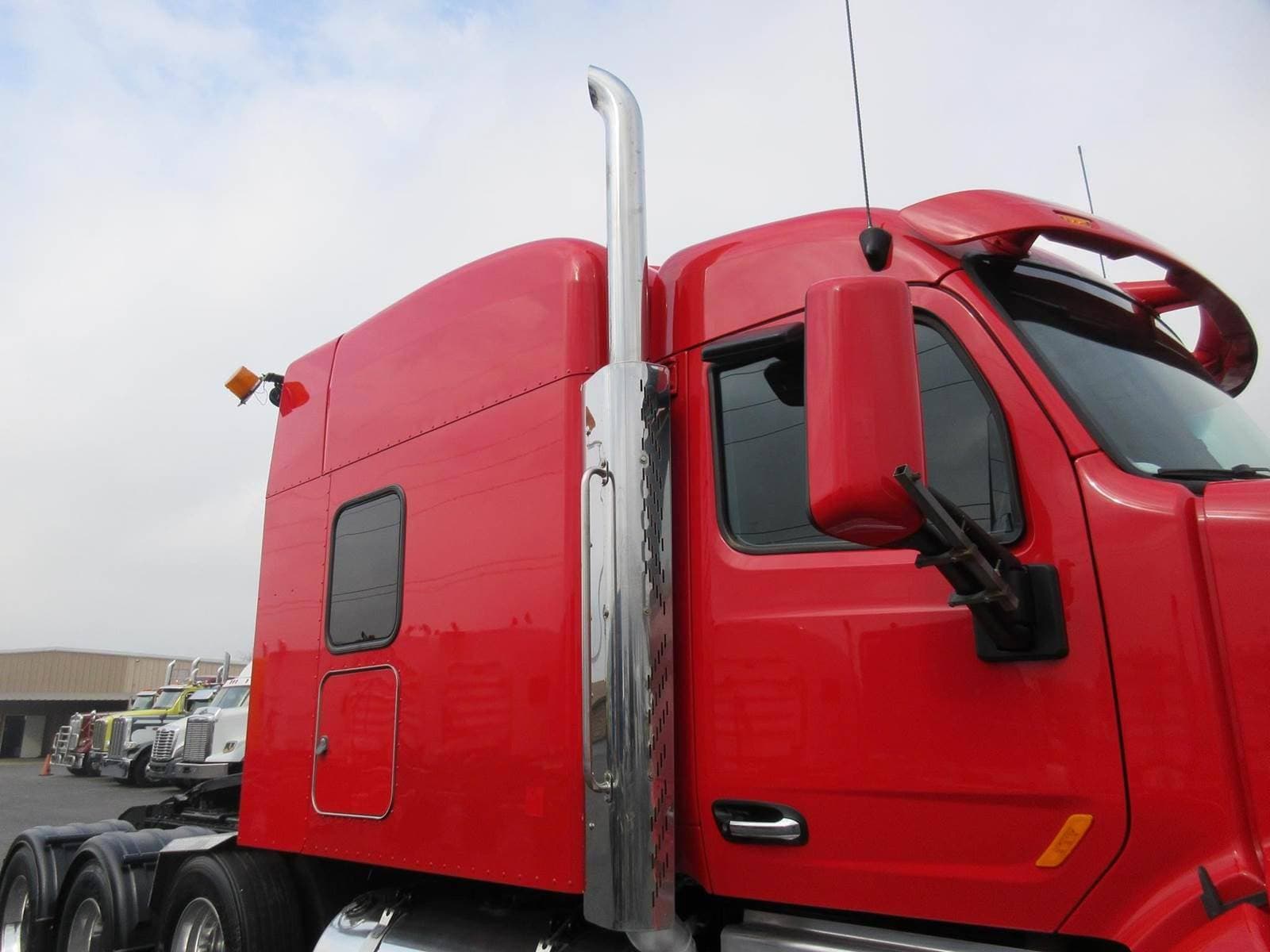 2020 Peterbilt 567 image 10
