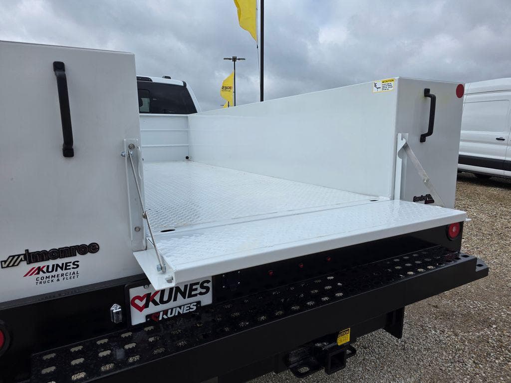 2026 Ford F-550SD XL Service Utility Body image 18