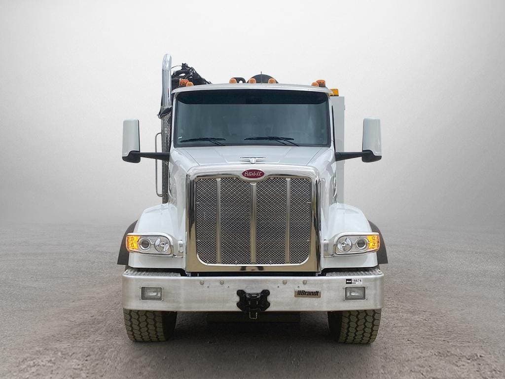 2024 Peterbilt 567 image 2