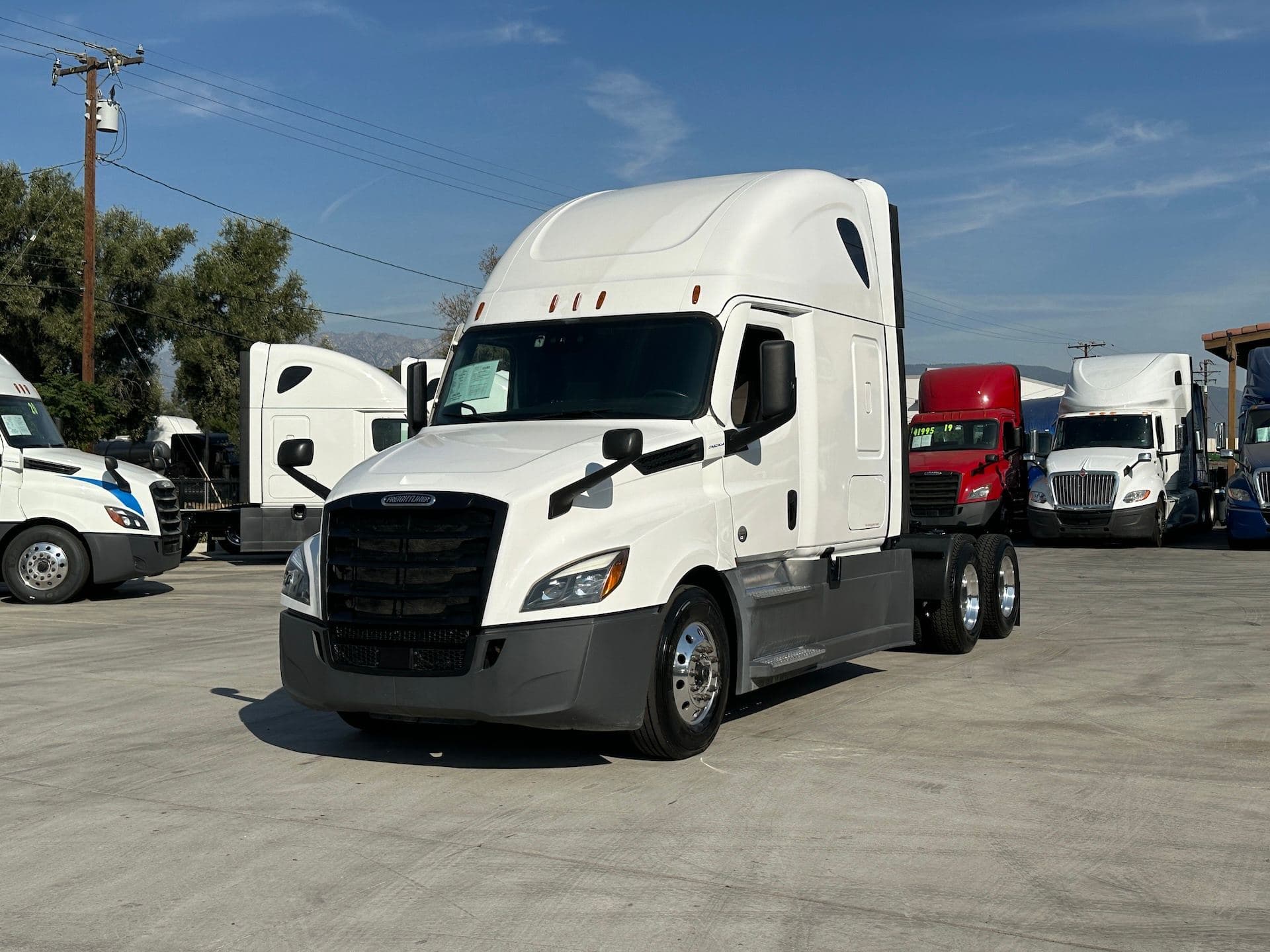2021 Freightliner Cascadia 126 image 1