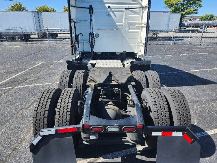 2023 Volvo VNL image 6