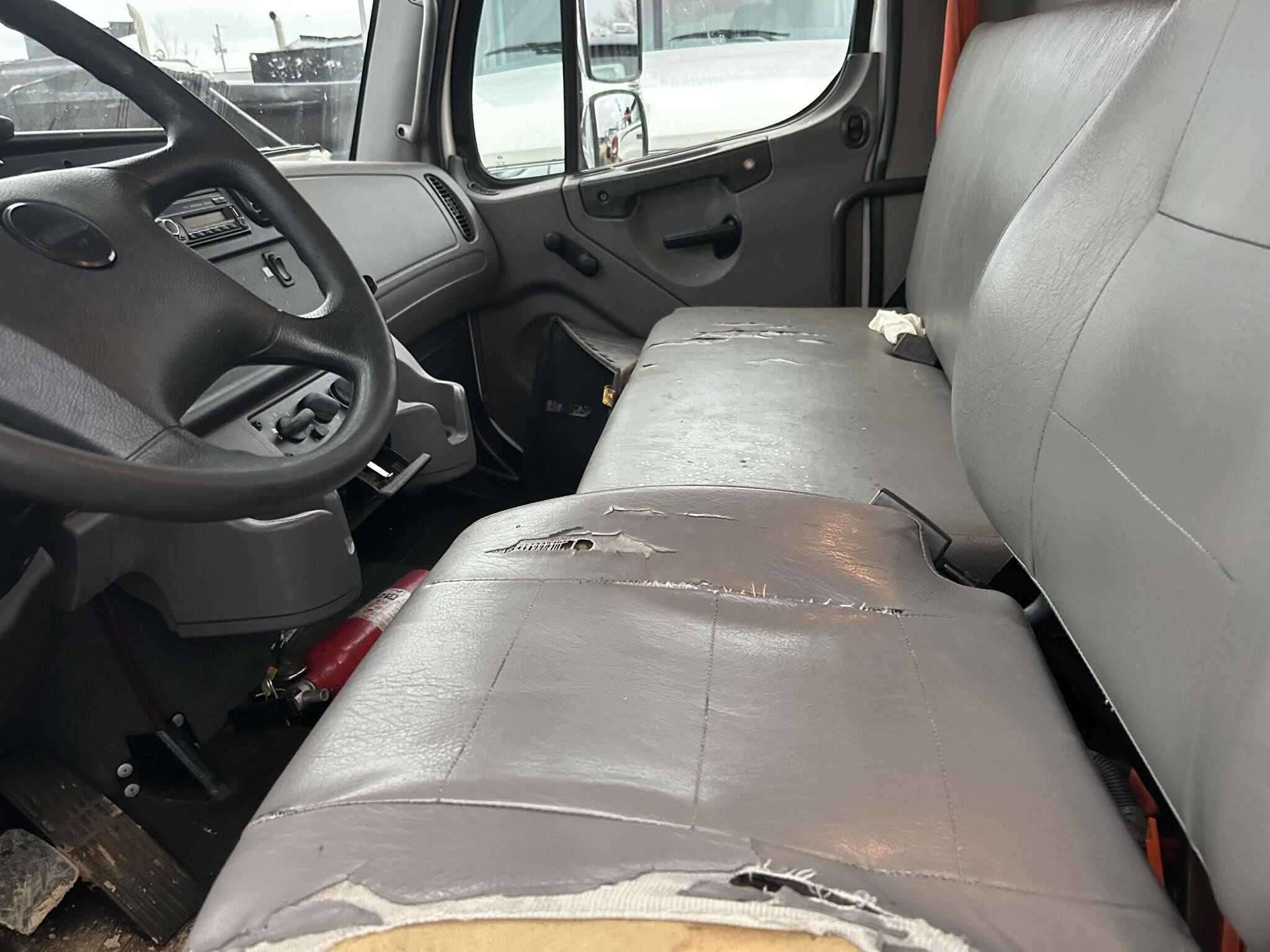 2017 Freightliner M2 image 7