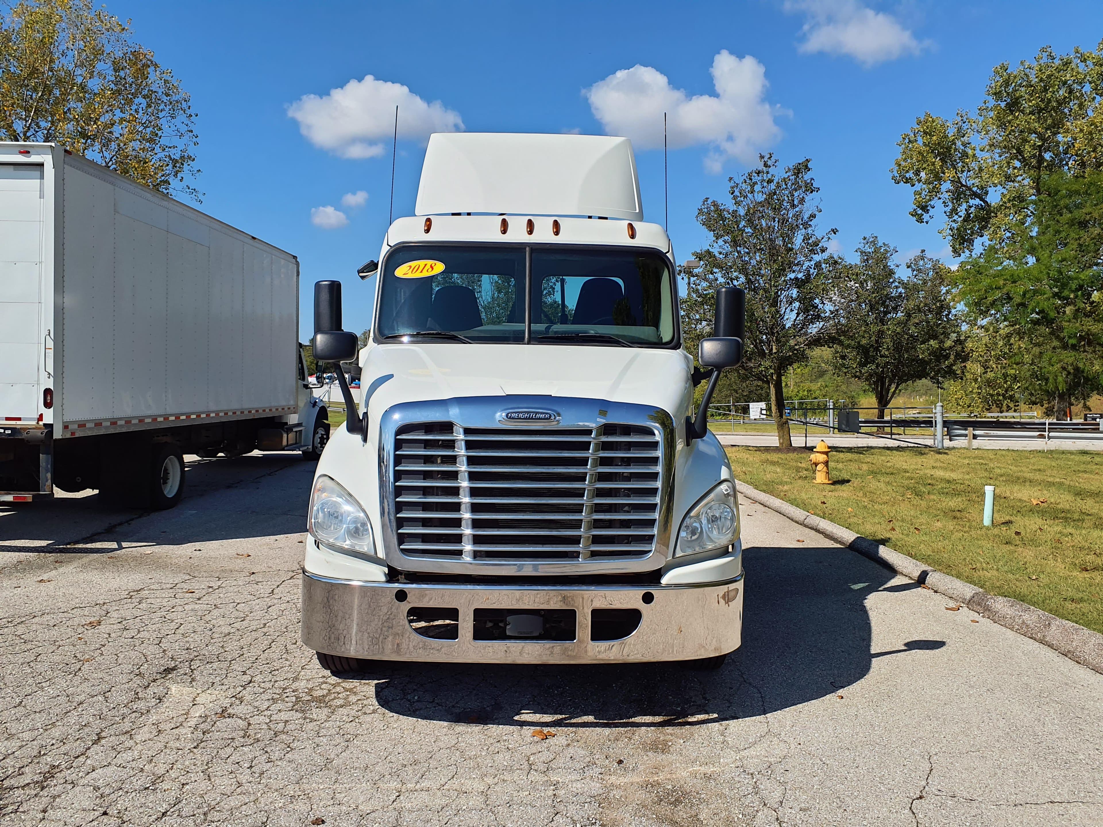 Used 2018 FREIGHTLINER Conventional - Day Cab - CASCADIA 125 For Sale image 7