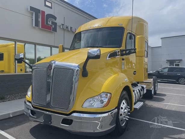 2021 Kenworth T680 image 1