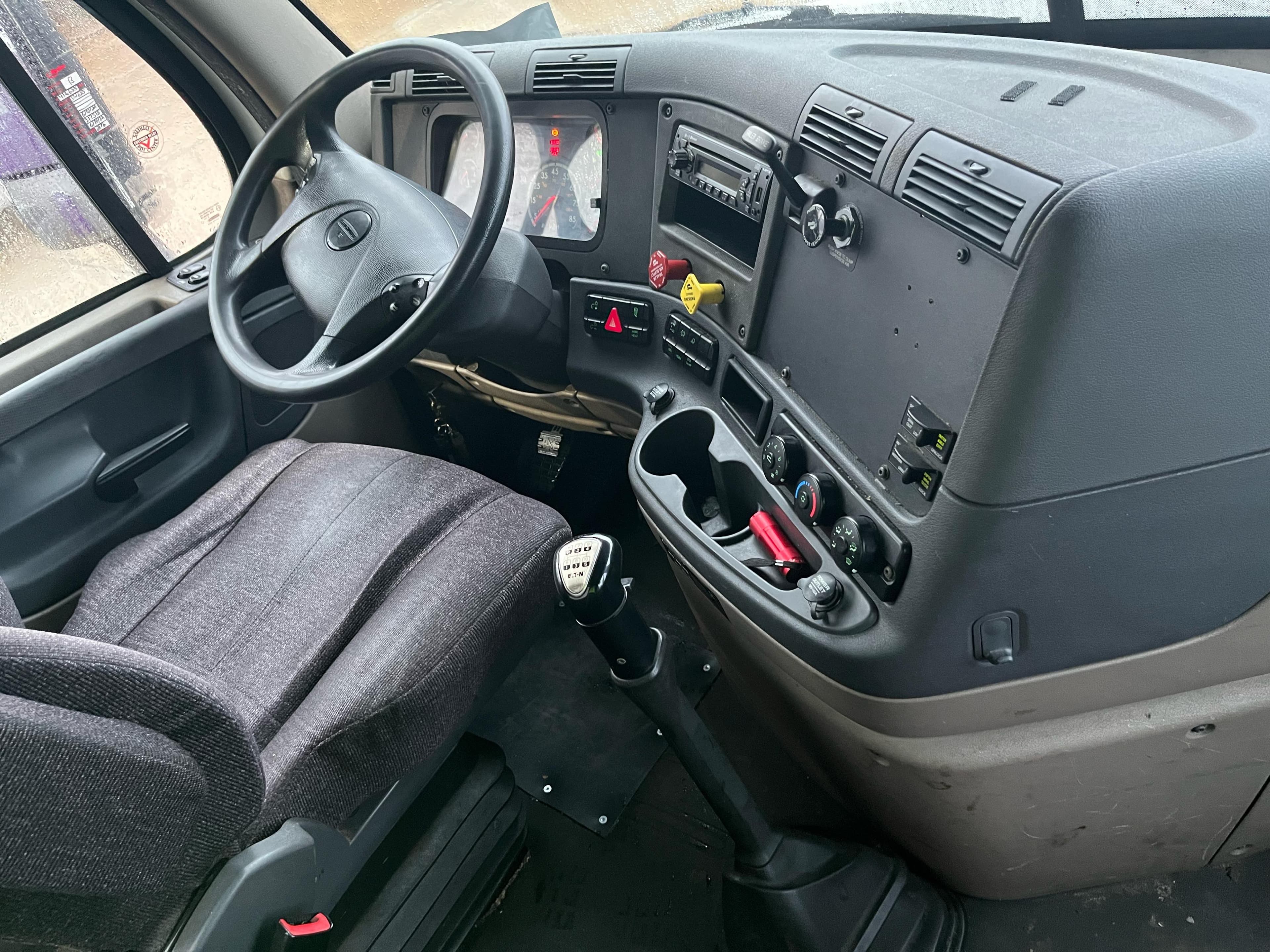 2014 Freightliner Cascadia image 13