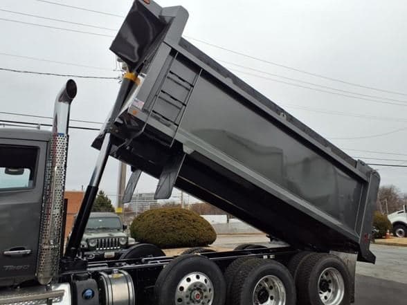 2025 Kenworth T880 image 15