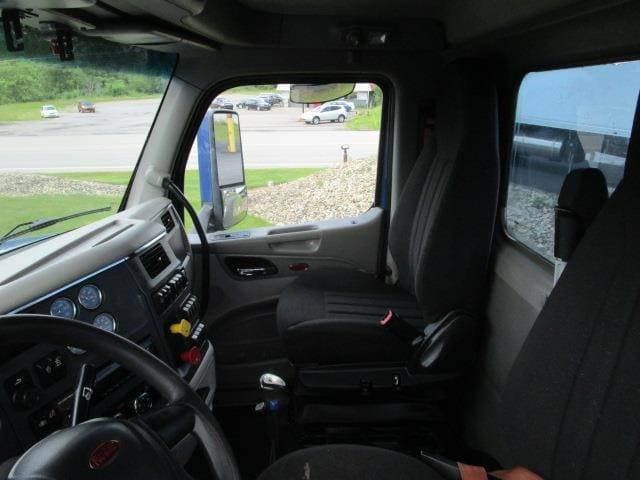 2020 Peterbilt 567 image 12
