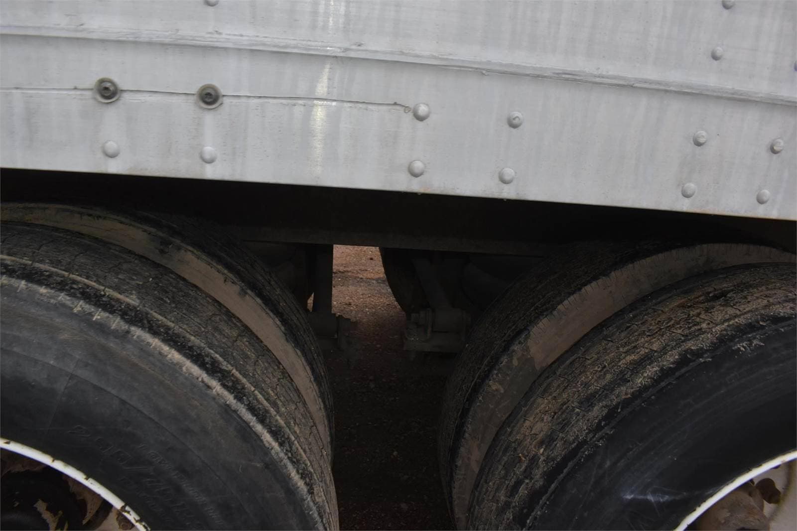 1999 Great Dane 53 ft Dry Van Trailer - Swing Door, Air Ride, Sliding Axle image 4