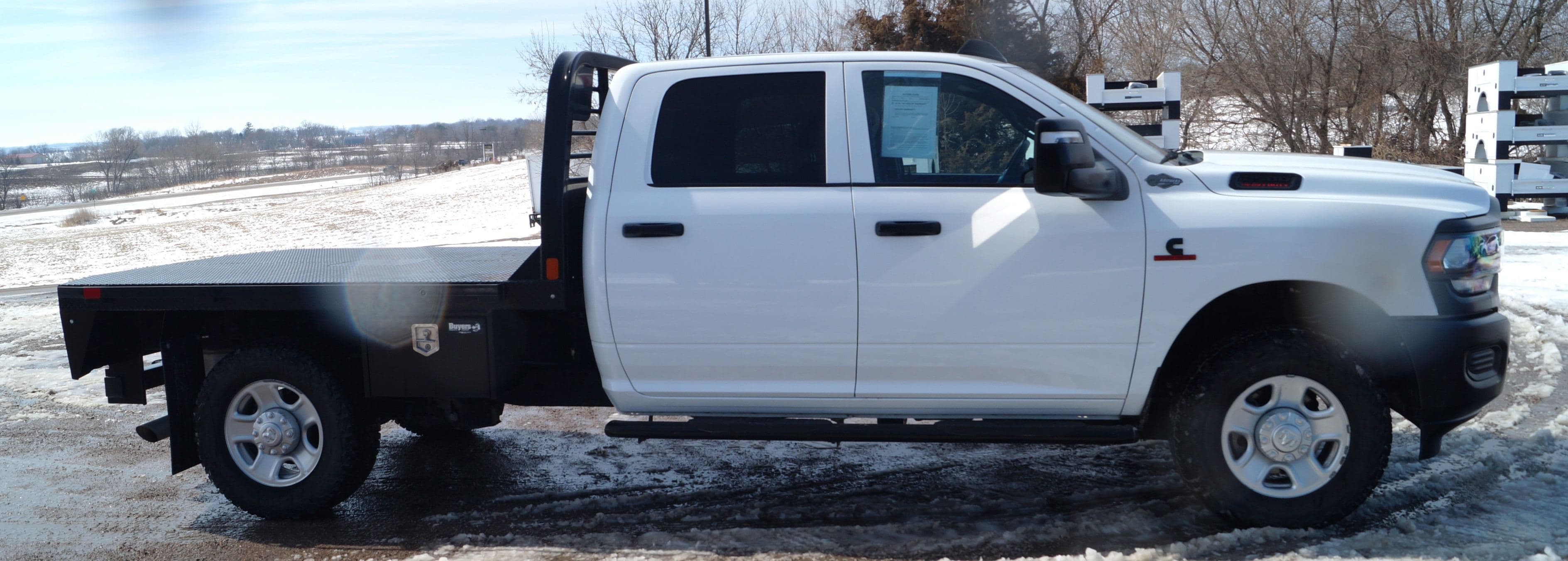 2023 RAM 2500 Tradesman - 8ft Flatbed - 4WD 6.7L I6 Cummins image 4