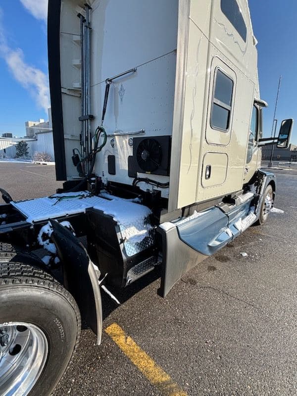 2023 Kenworth T680 image 8