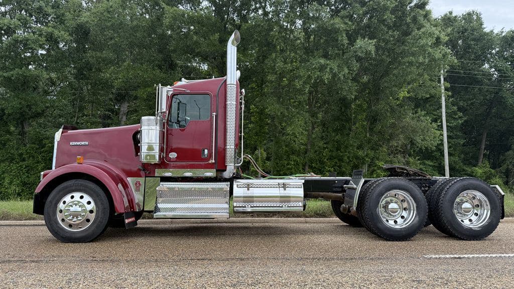Used 2022 KENWORTH W900L image 5