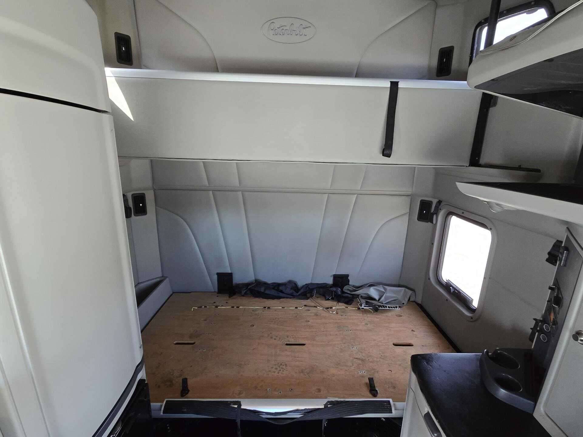 2021 Peterbilt 579 image 4