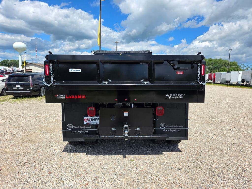 2027 Ford F-650SD Base image 7
