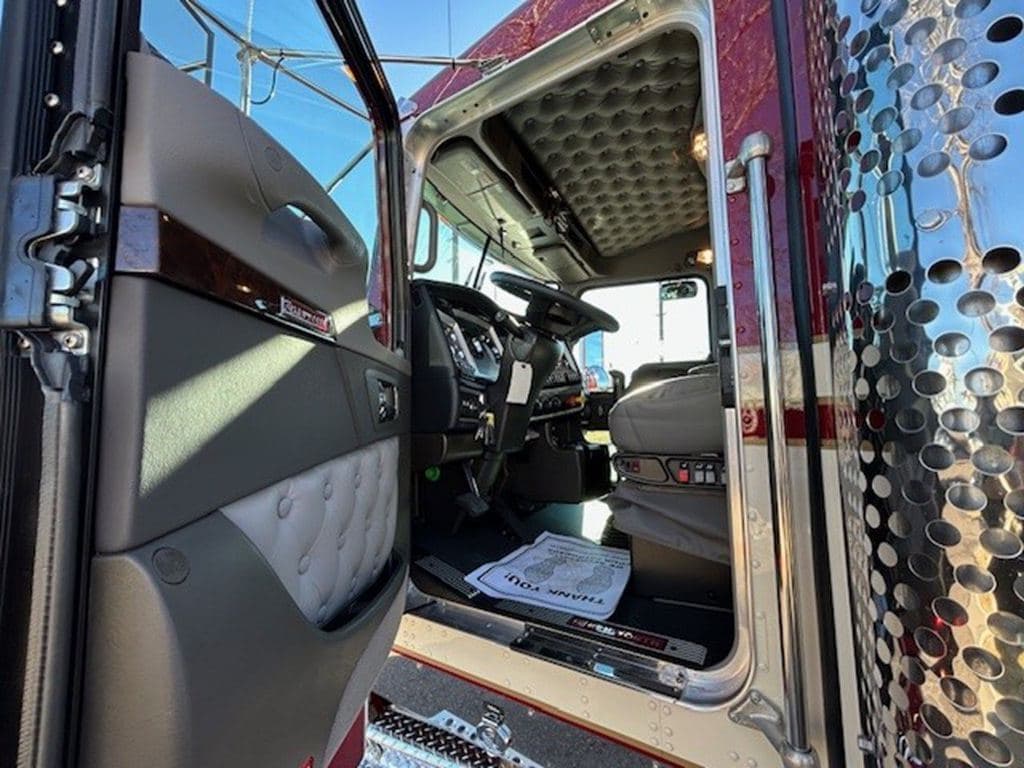 New 2027 KENWORTH W900L image 8