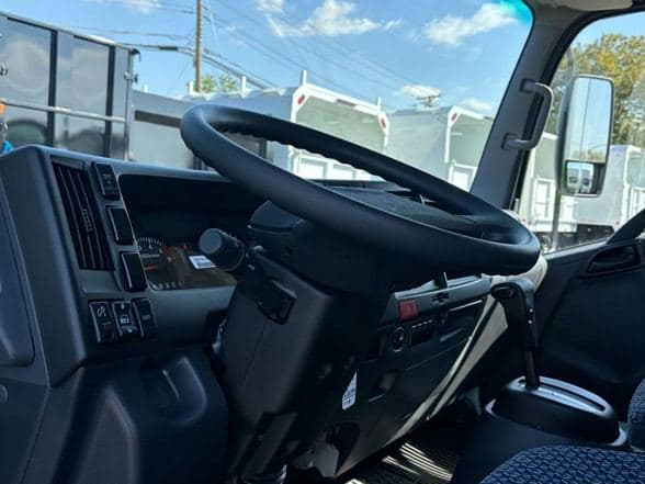 2025 Isuzu NRR image 11