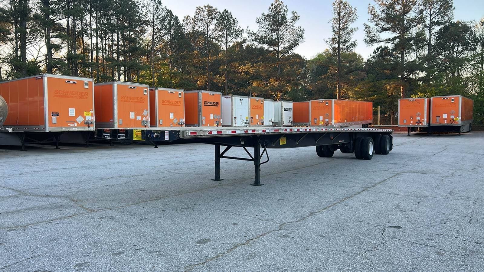 2013 Great Dane 53 ft Flatbed Trailer - Air Ride Suspension image 3
