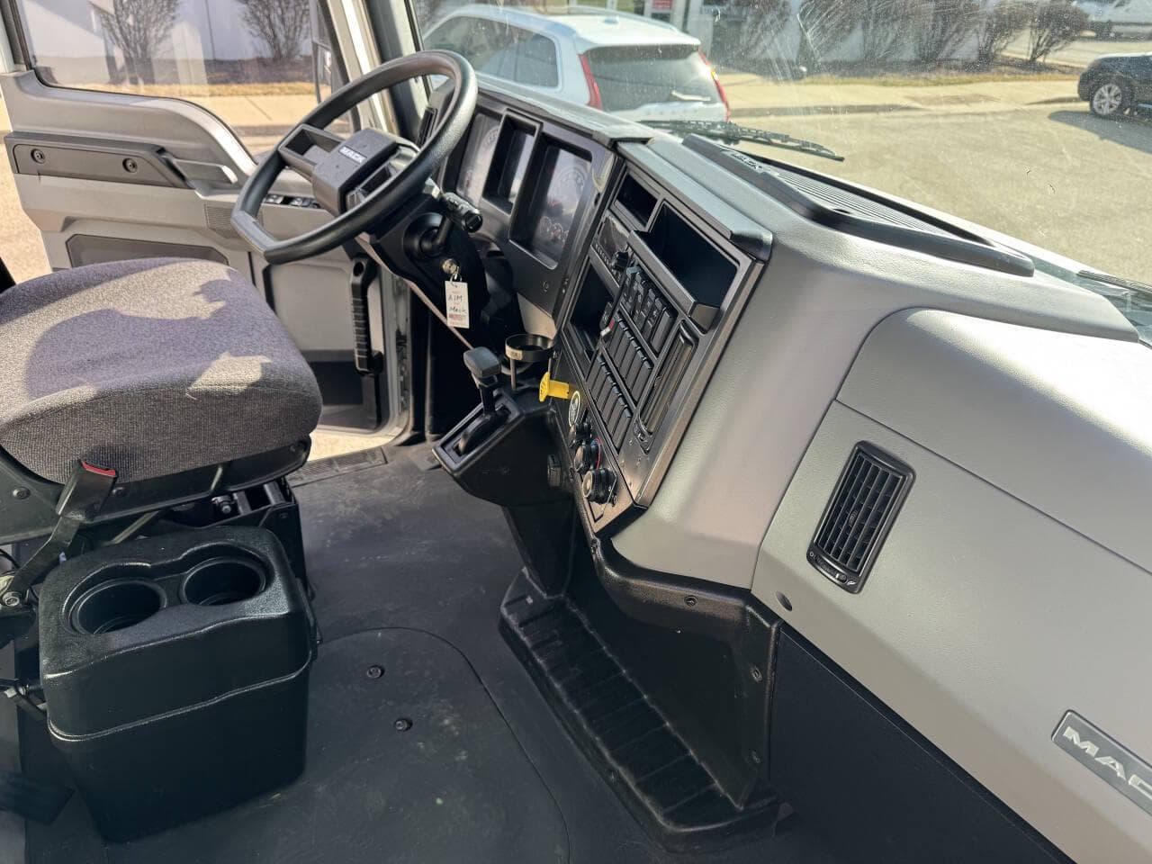 2024 Mack MD6 image 13