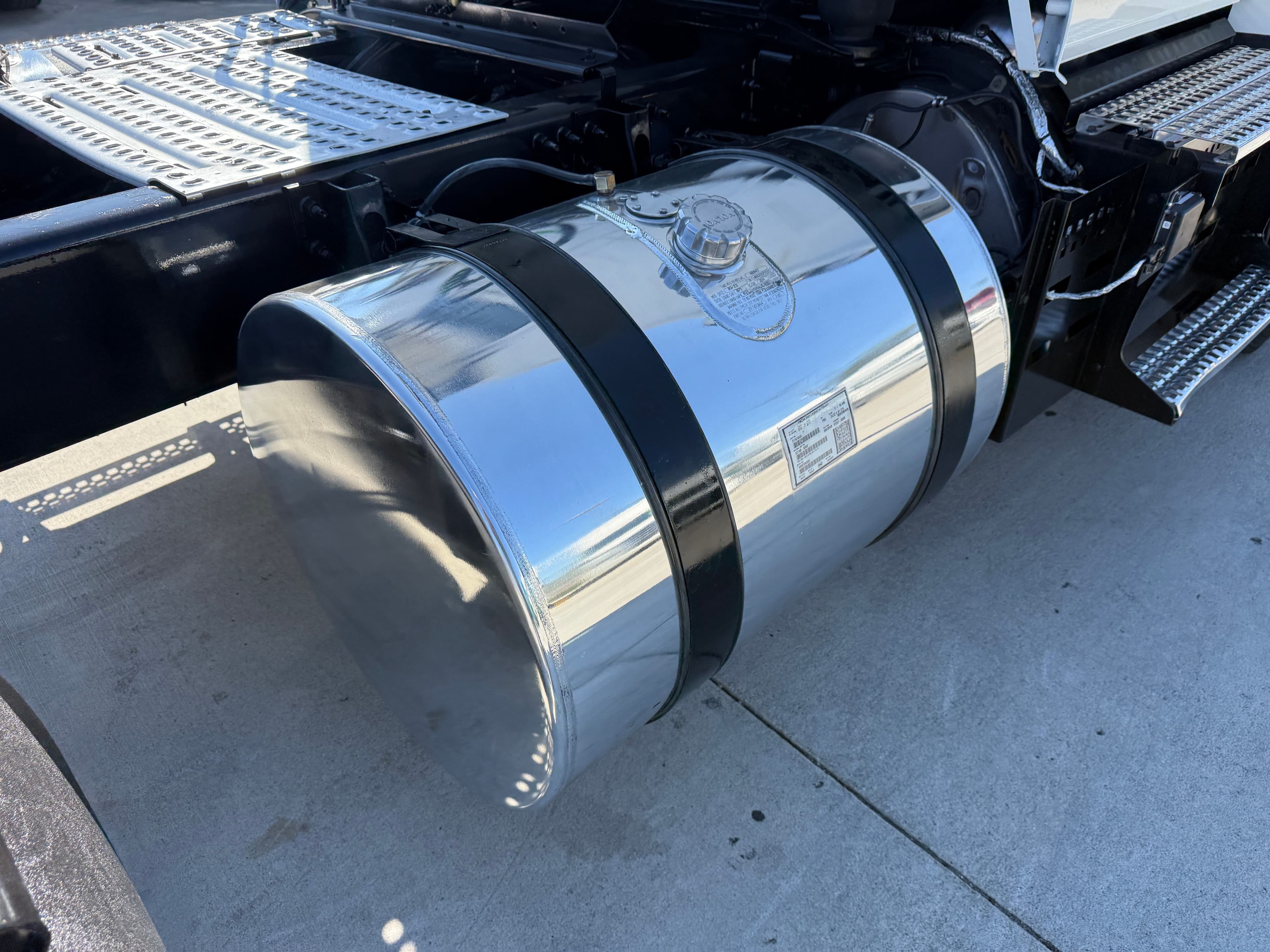 2019 Volvo VNL64T300 image 16