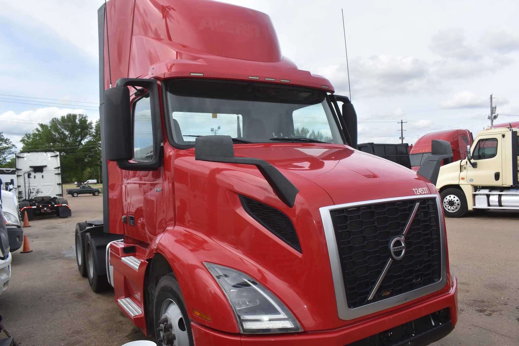 2020 Volvo VNR image 4