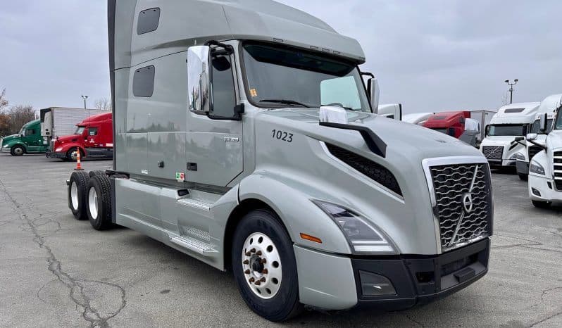 2023 Volvo VNL image 3