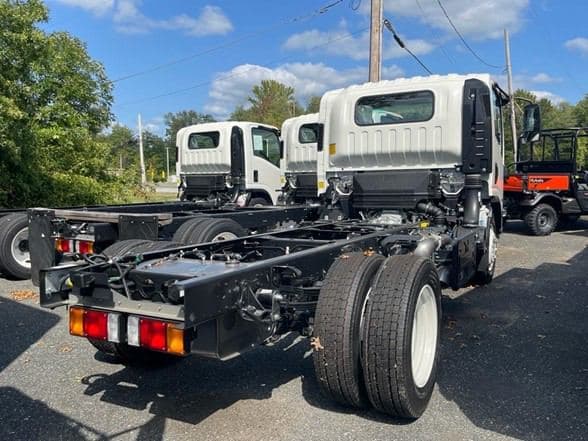 2024 Isuzu NRR image 9