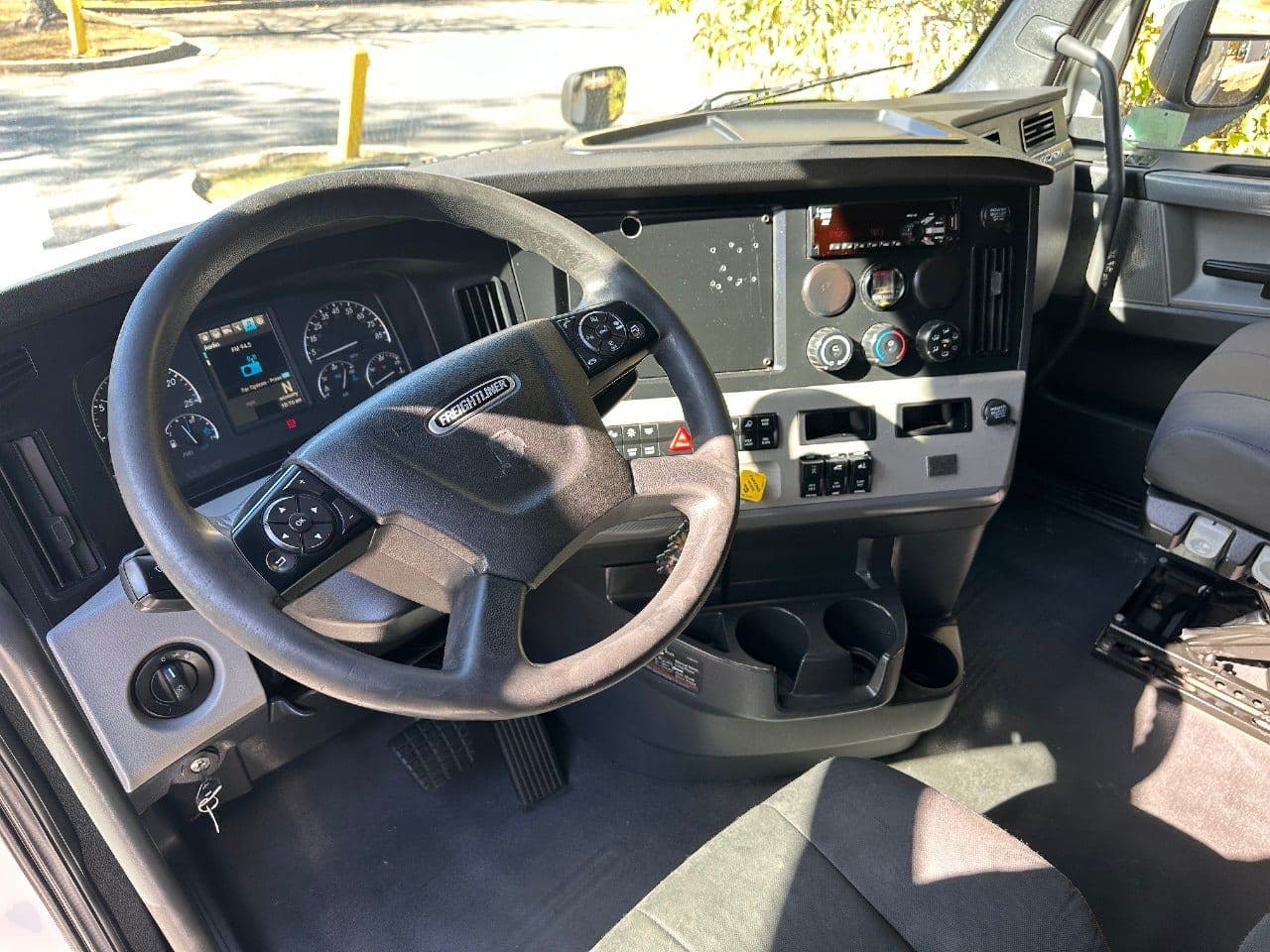 2019 Freightliner Cascadia 126 image 21