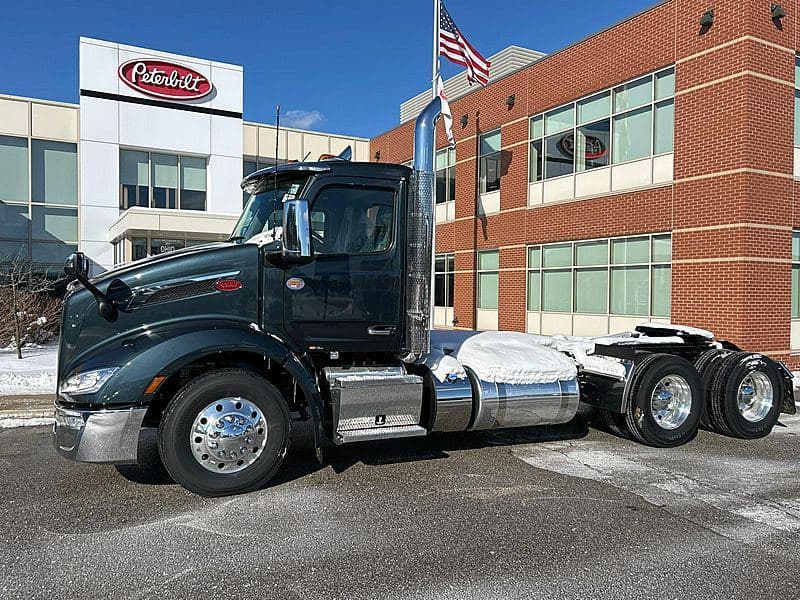 2026 Peterbilt 579 image 1