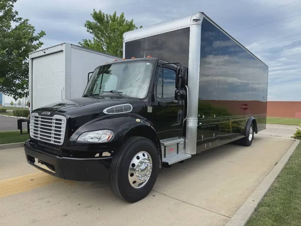 Used 2019 FREIGHTLINER Box Truck - Straight Truck, Van, Moving Van - BUSINESS CLASS M2 106 For Sale image 1