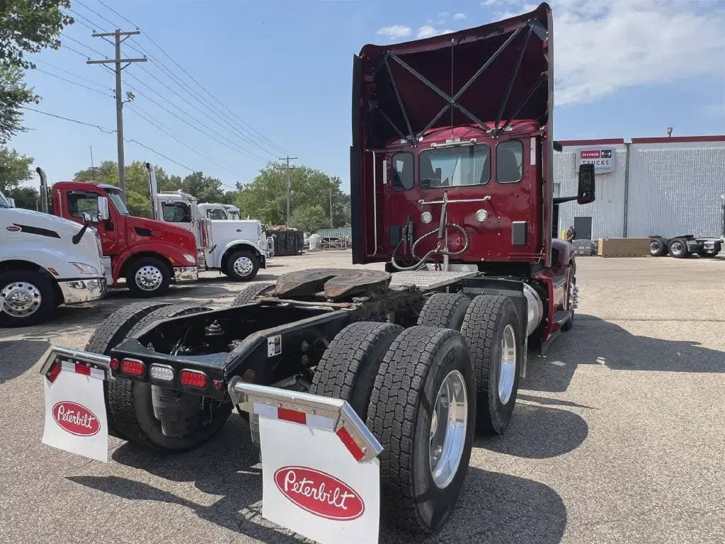 2022 Peterbilt 579 image 4