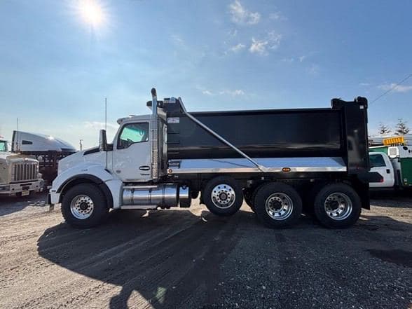 2025 Kenworth T880 image 5