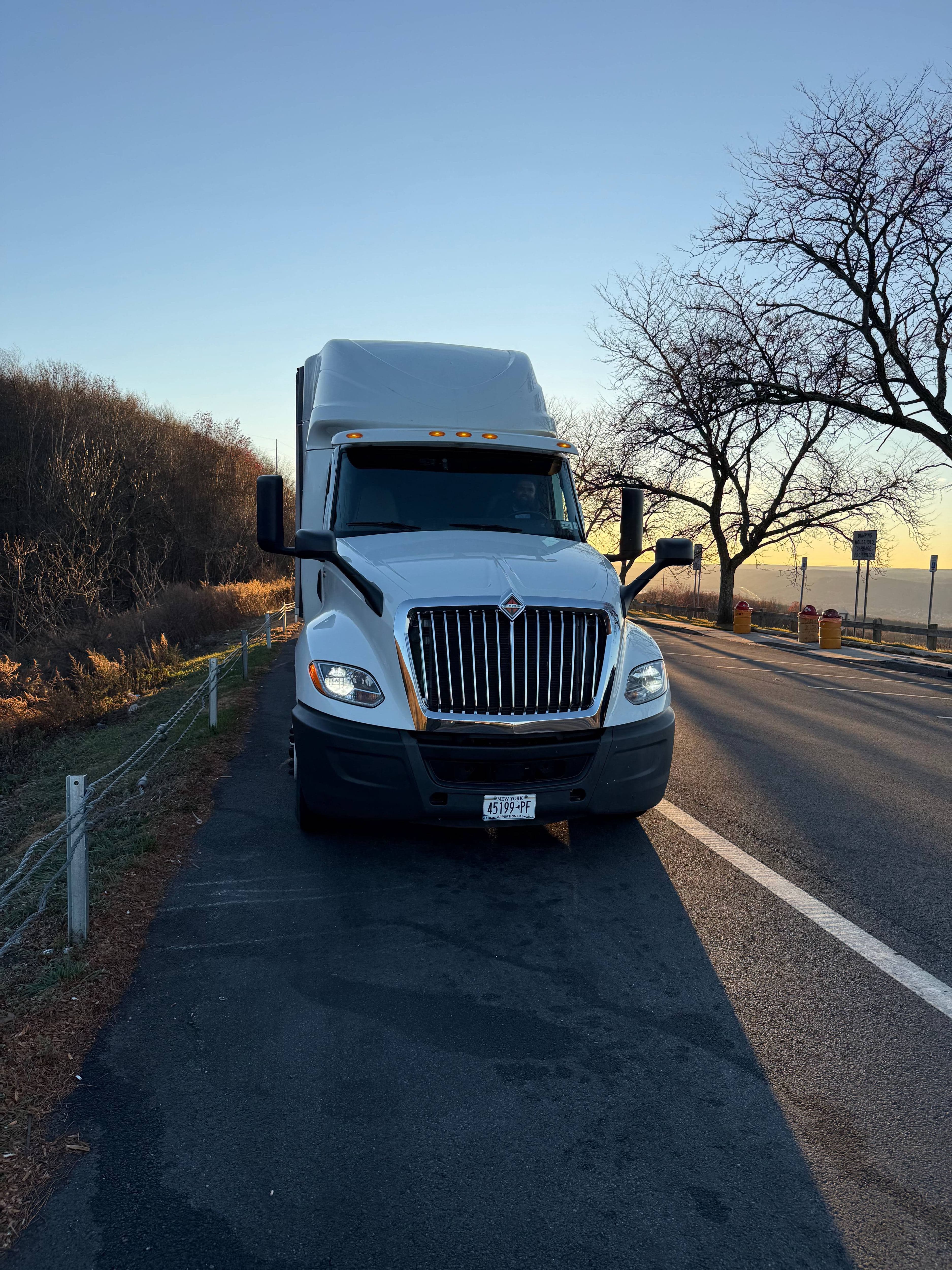 2019 International LT625 image 16