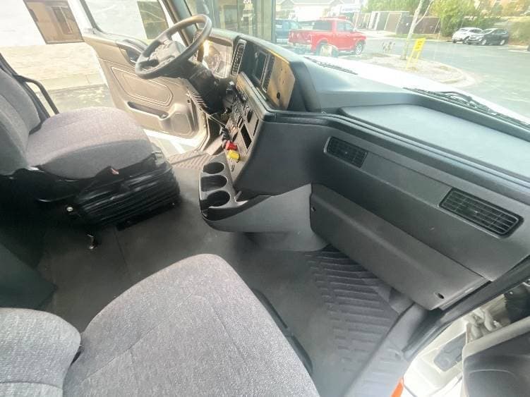 2023 International LT62F image 8