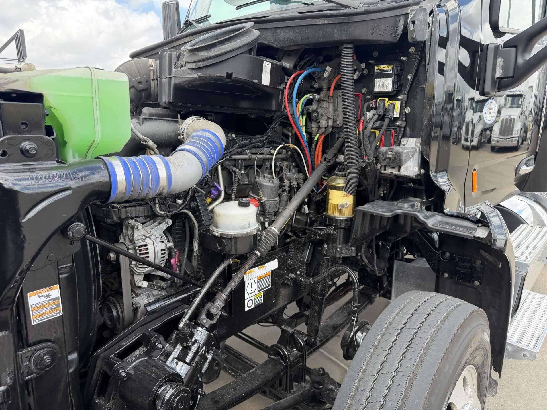 2021 Peterbilt 579 image 5