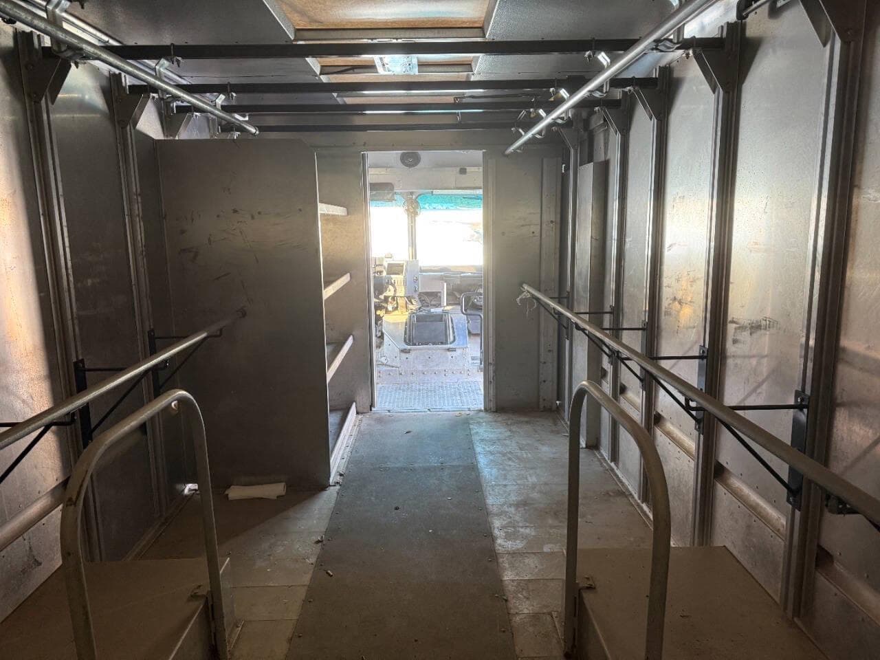 2018 Ford E-Series image 13